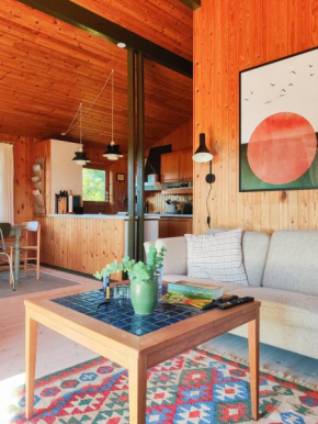 Original 70S Home With Light At Jammer Bay